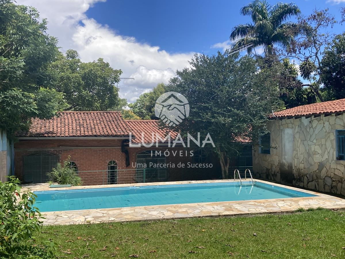 CASA COM PISCINA