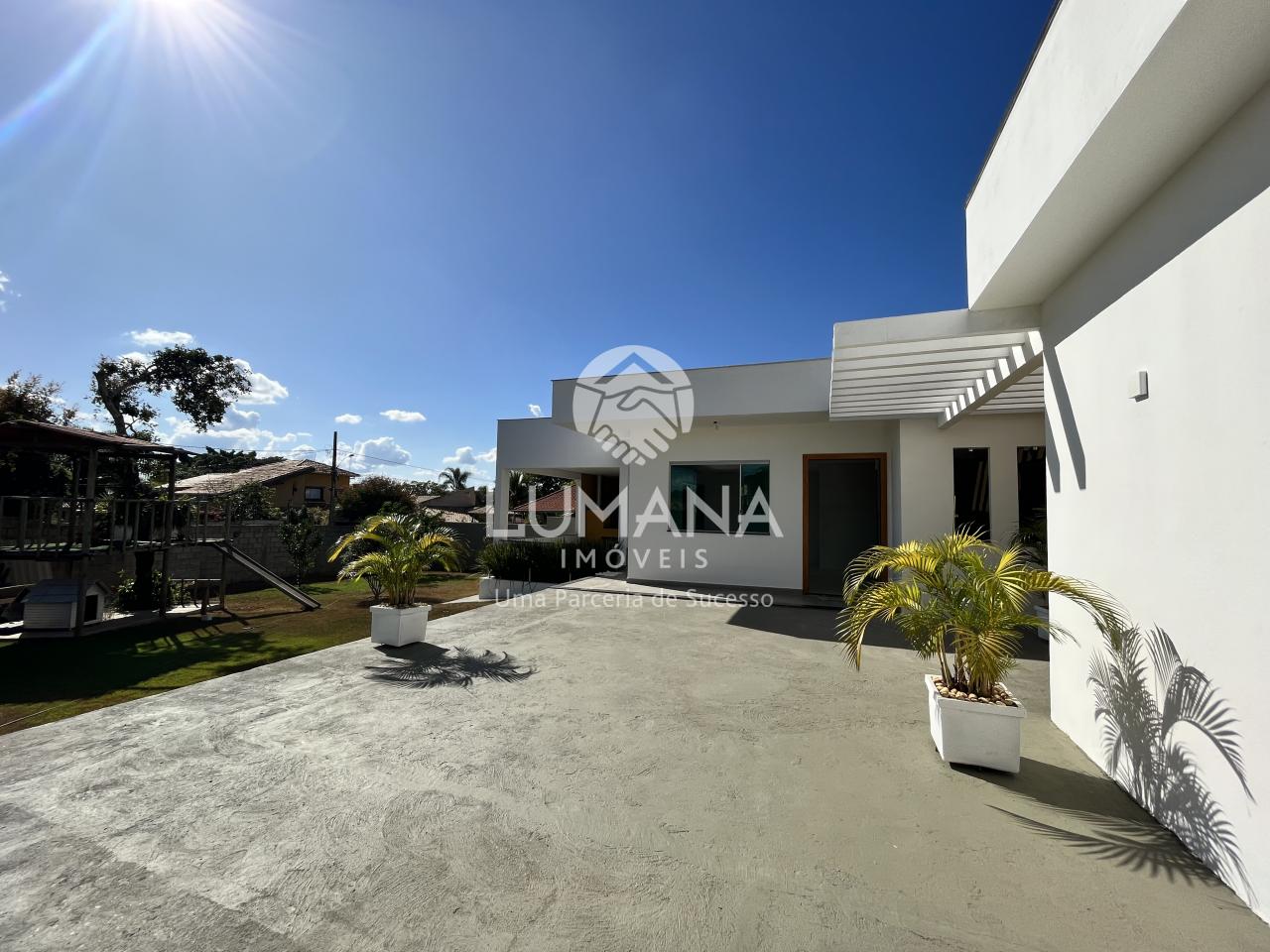 CASA PRÓXIMA A LAGOA