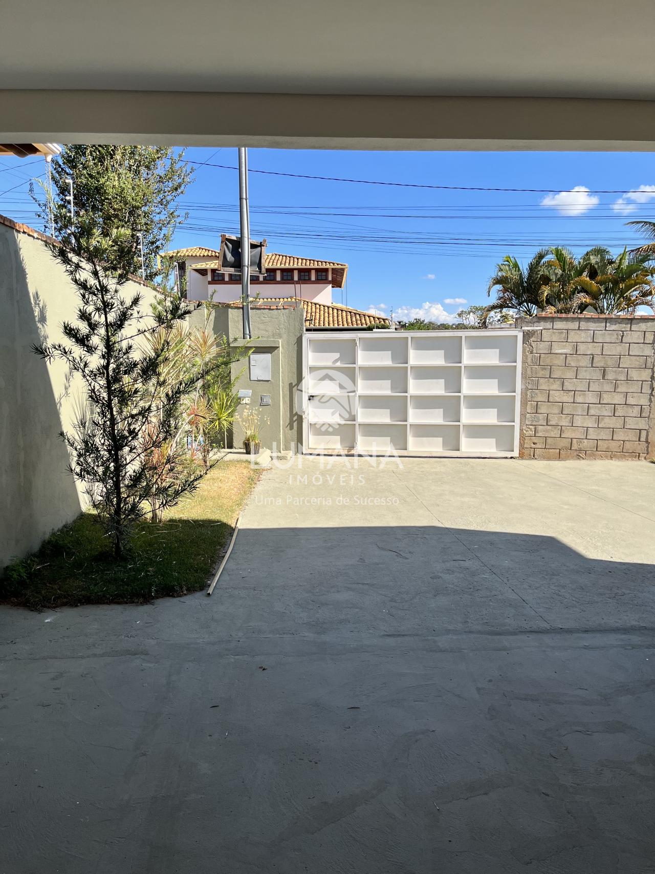 CASA PRÓXIMA A LAGOA