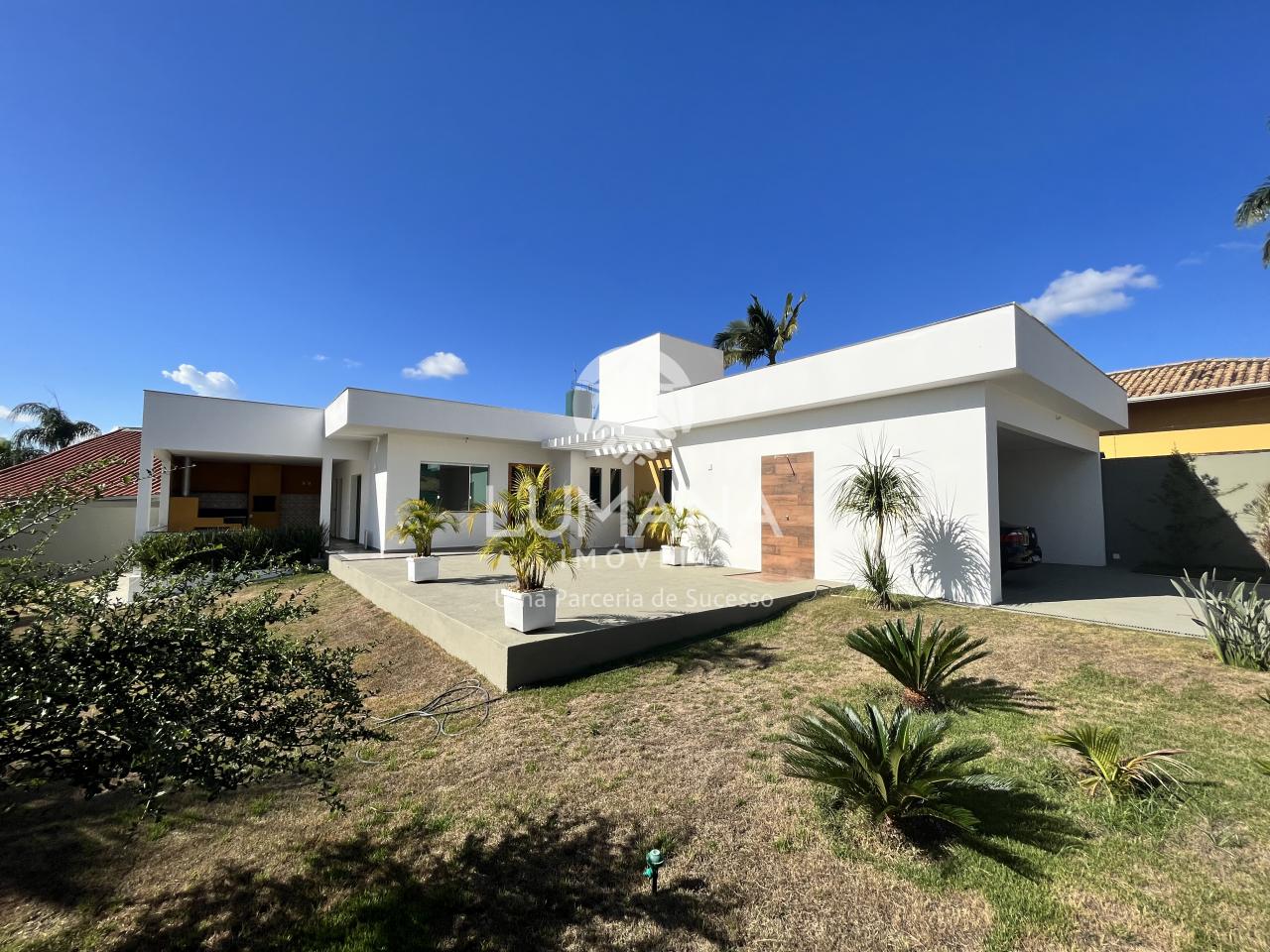 CASA PRÓXIMA A LAGOA