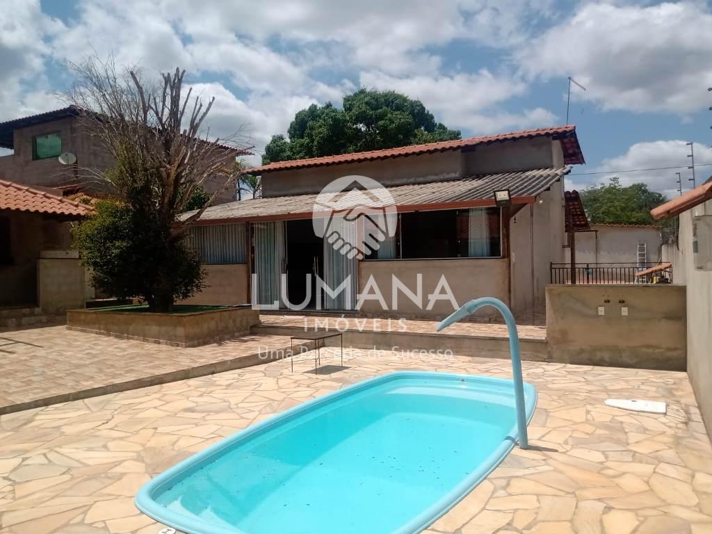 CASA COM PISCINA