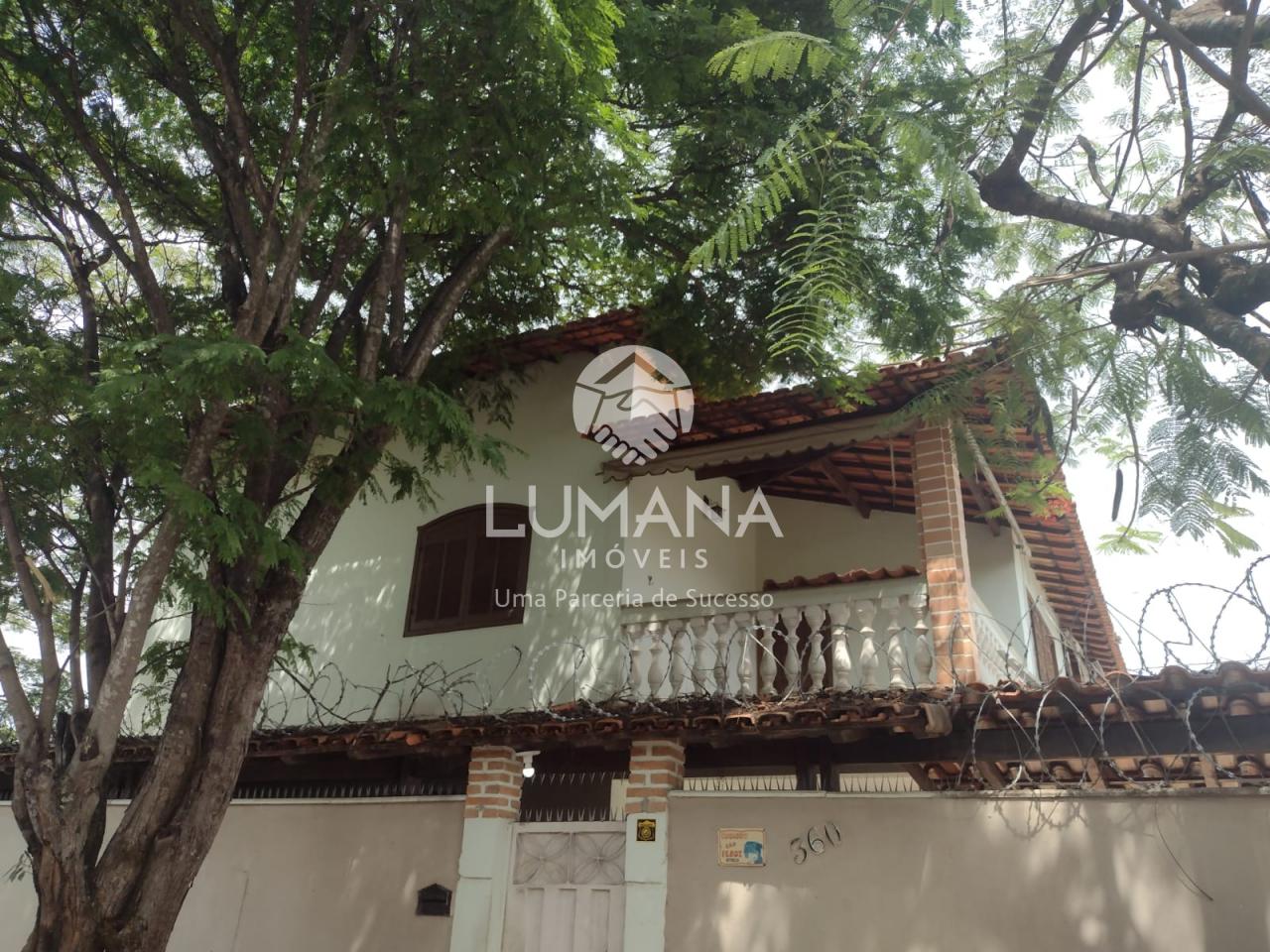 CASA COM PISCINA