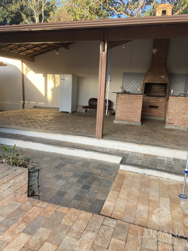 CASA COM PISCINA