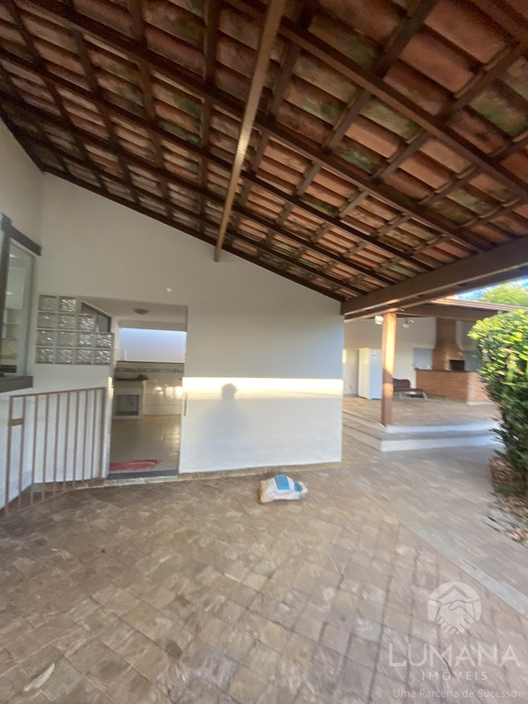 CASA COM PISCINA