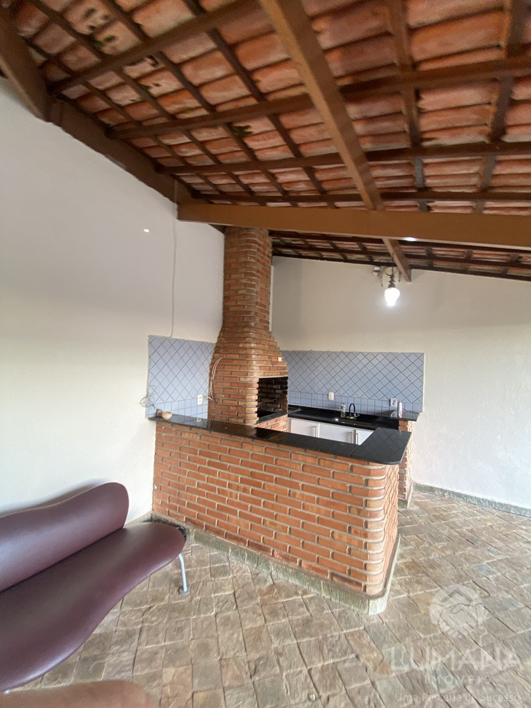 CASA COM PISCINA