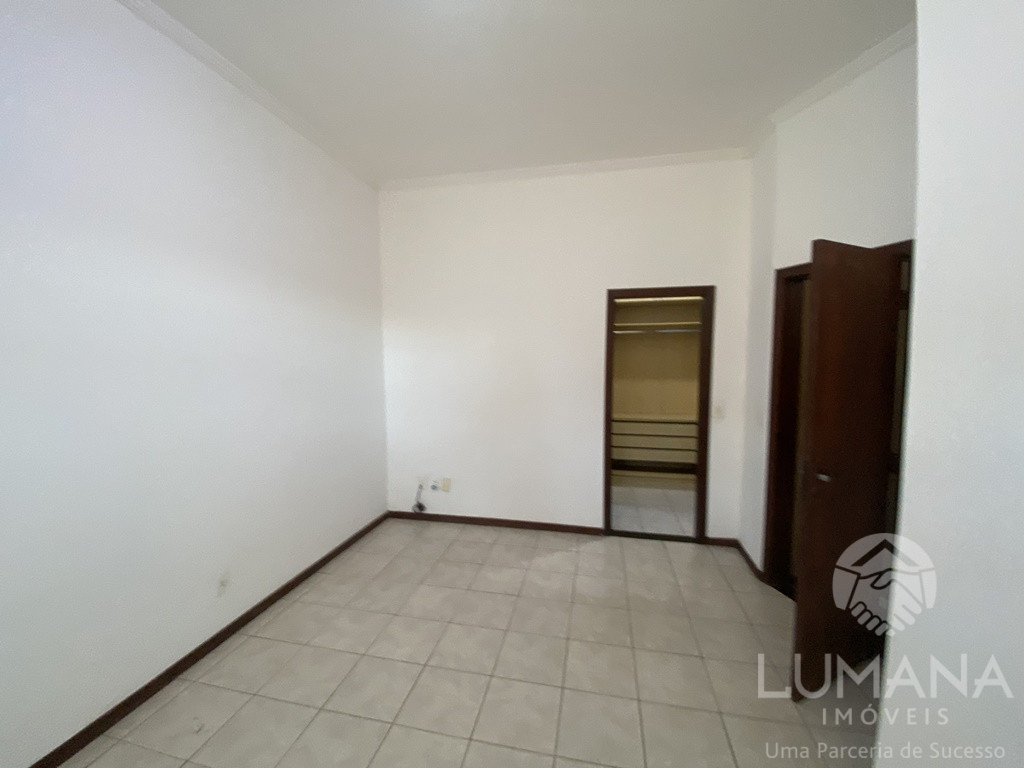 CASA COM PISCINA