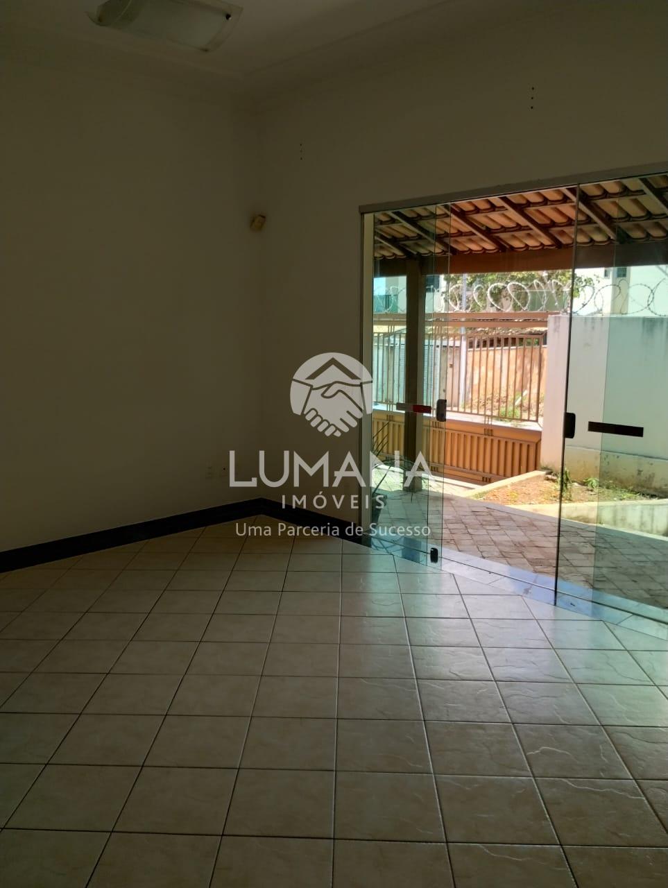 CASA COM PISCINA