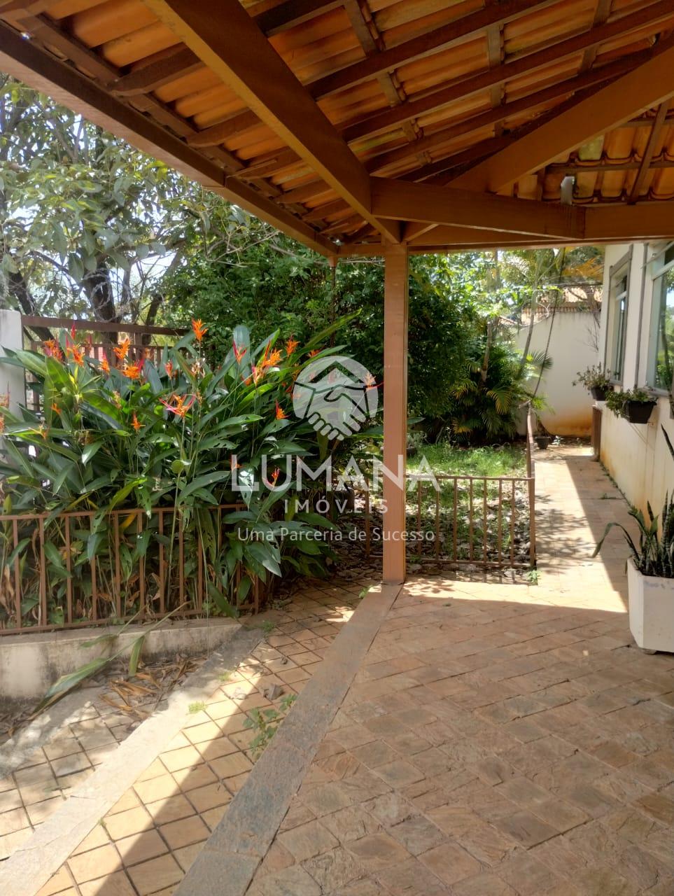 CASA COM PISCINA