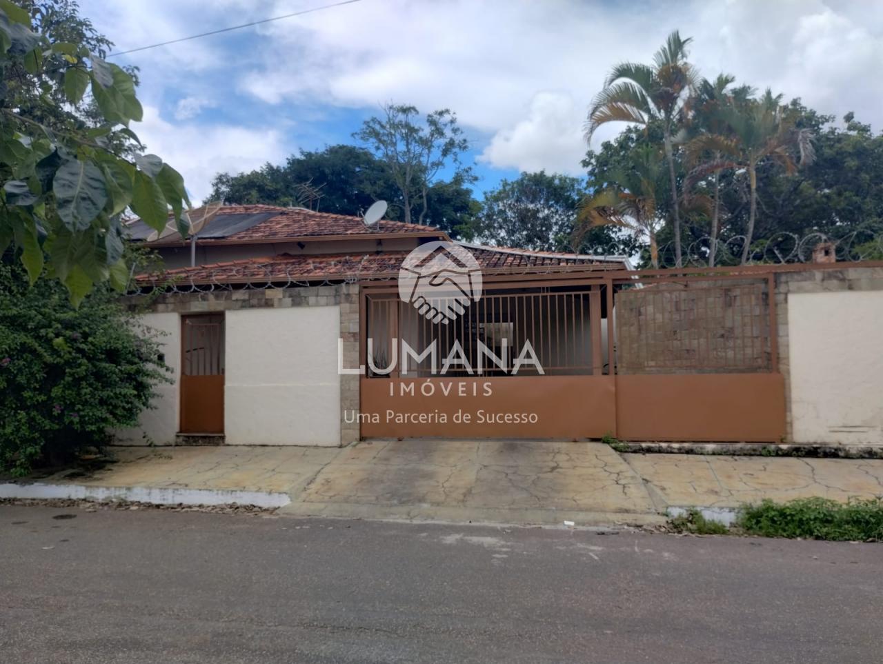 CASA COM PISCINA