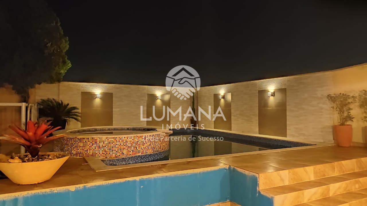 CASA COM PISCINA