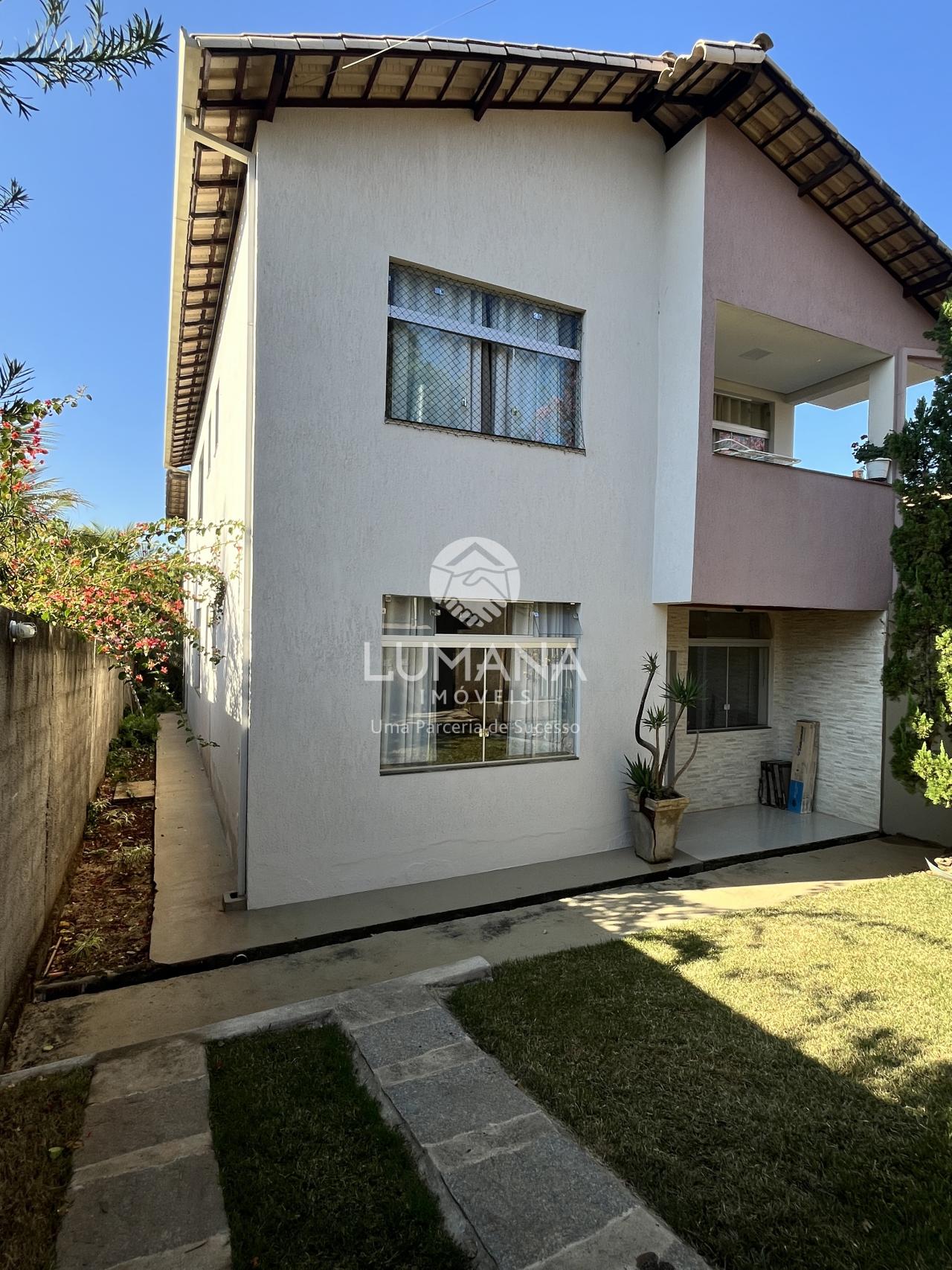 PRÓXIMA  A LAGOA CENTRAL