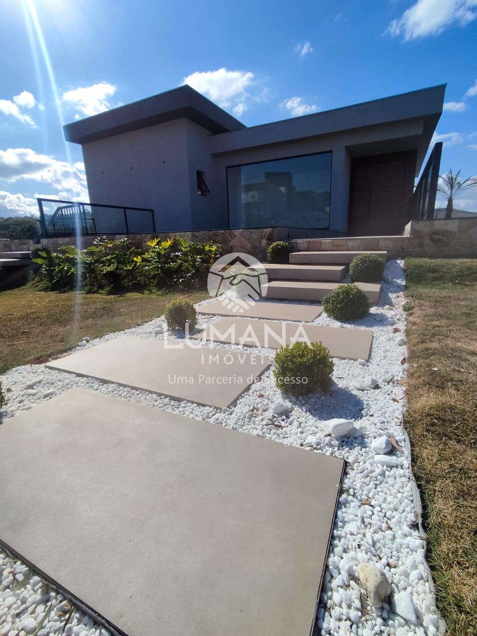 SOFISTICADA RESIDÊNCIA