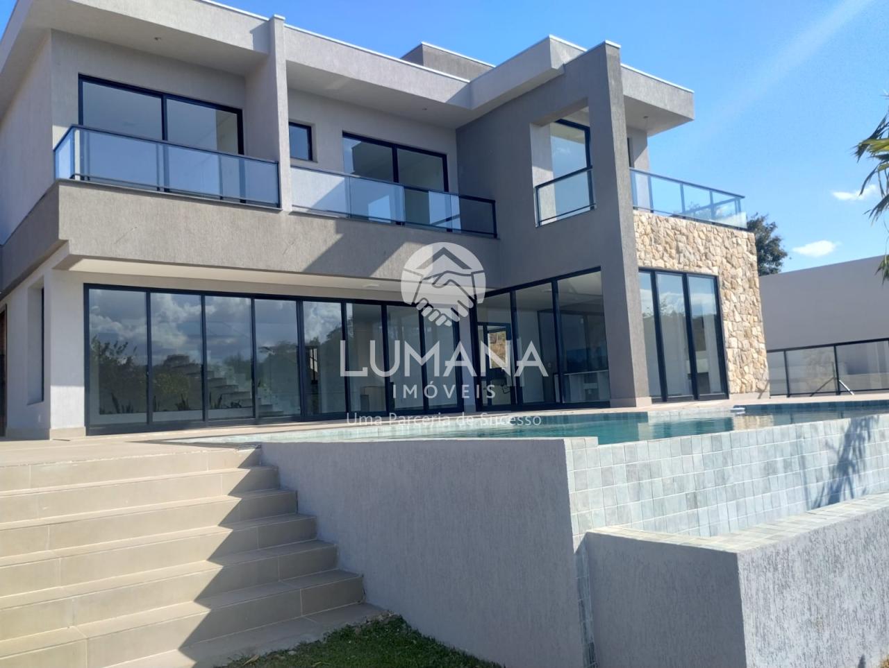 SOFISTICADA RESIDÊNCIA