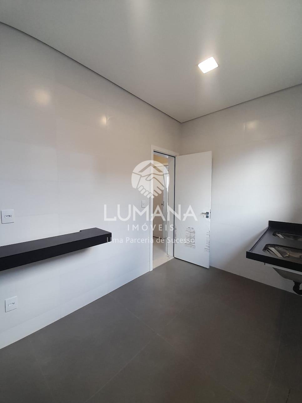 Casa C/Piscina em condomínio