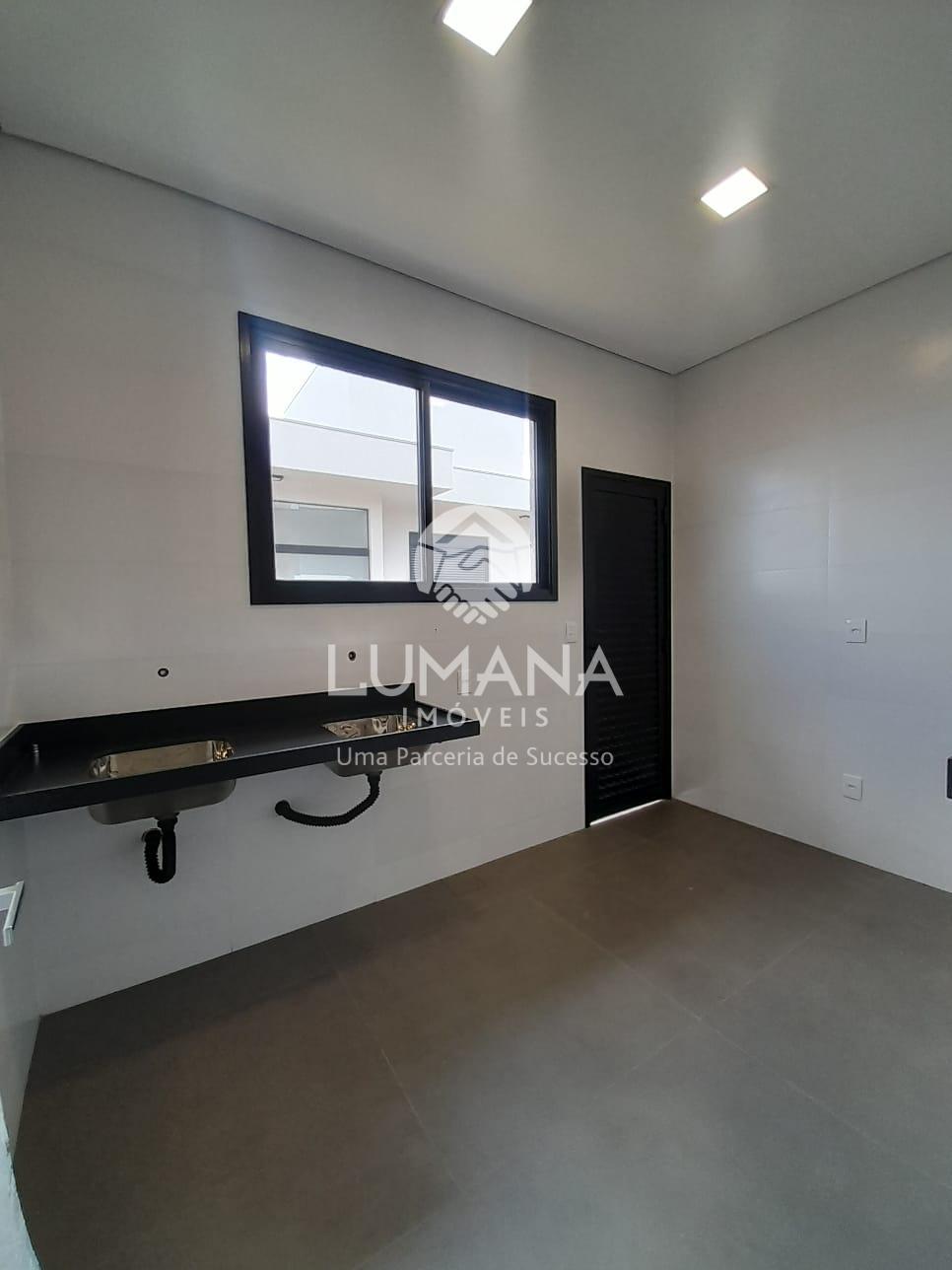 Casa C/Piscina em condomínio