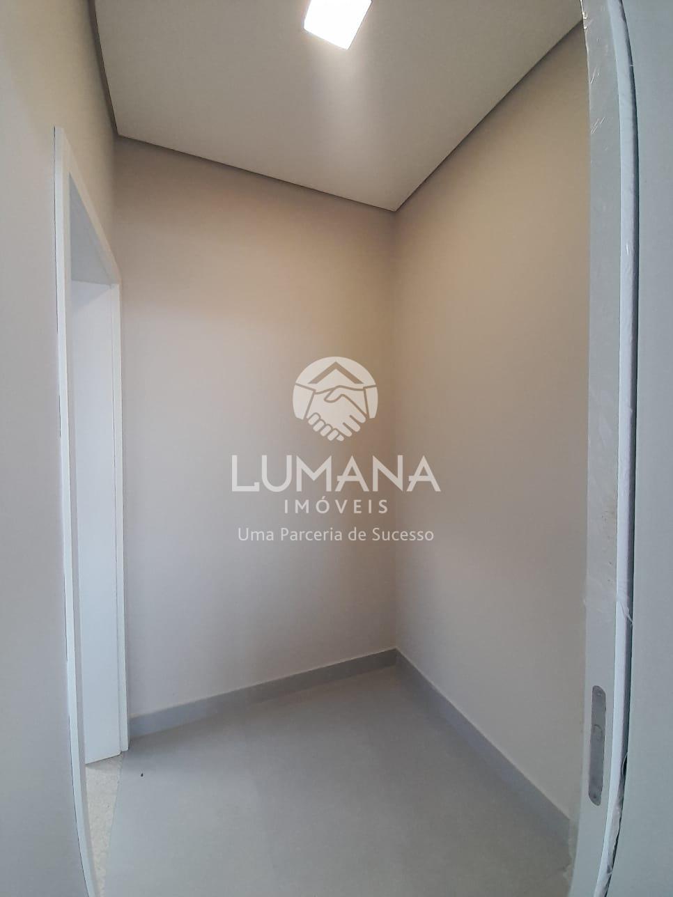 Casa C/Piscina em condomínio