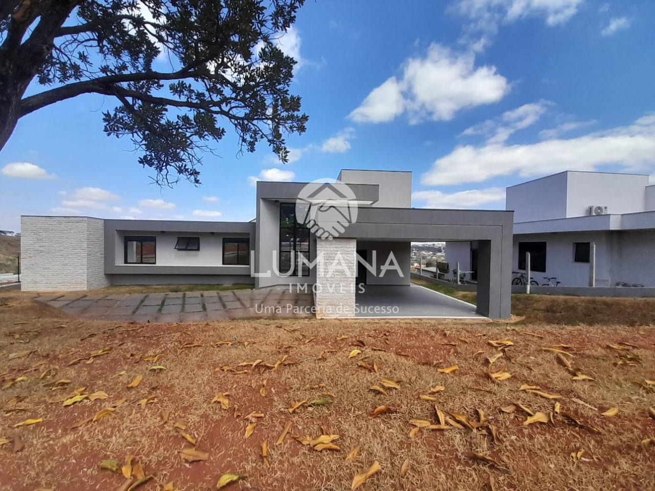 Casa C/Piscina em condomínio