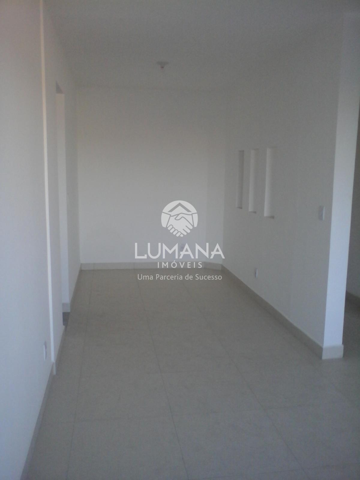 PRÉDIO COM ELEVADOR