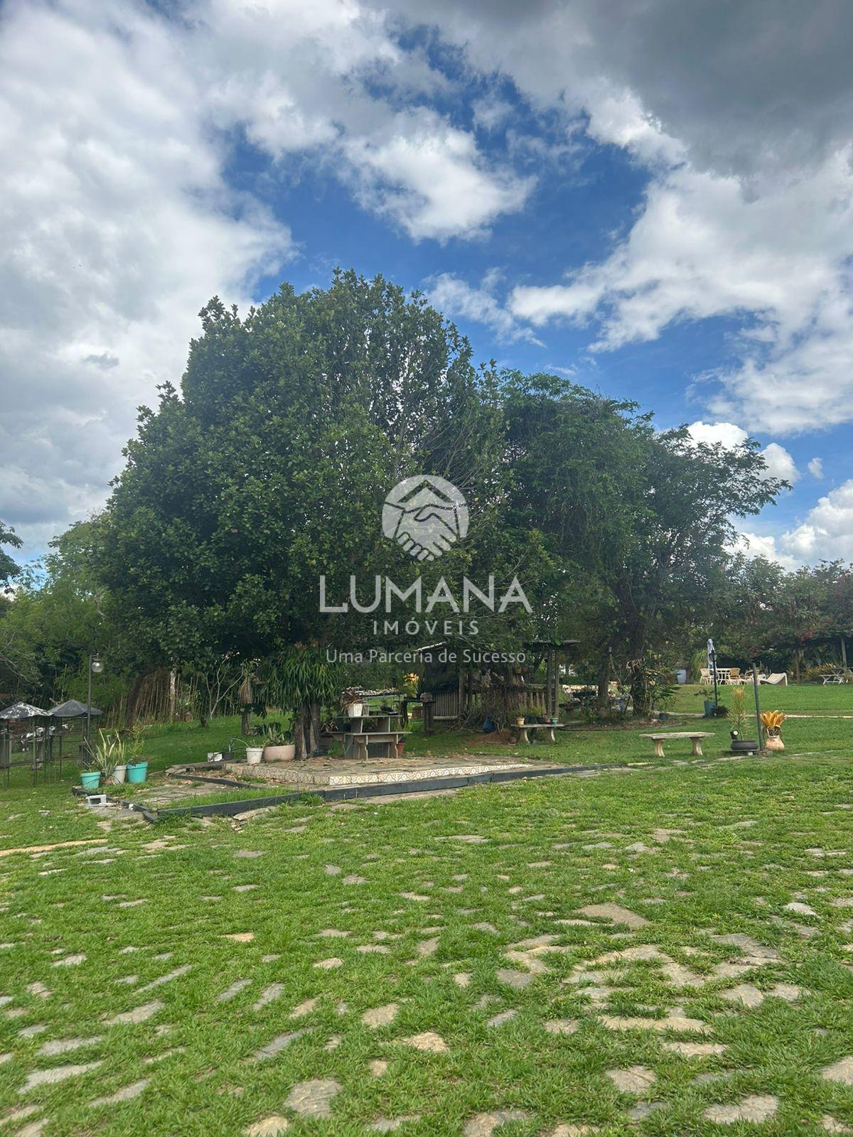 Casa Moderna em lote 3.700 m²