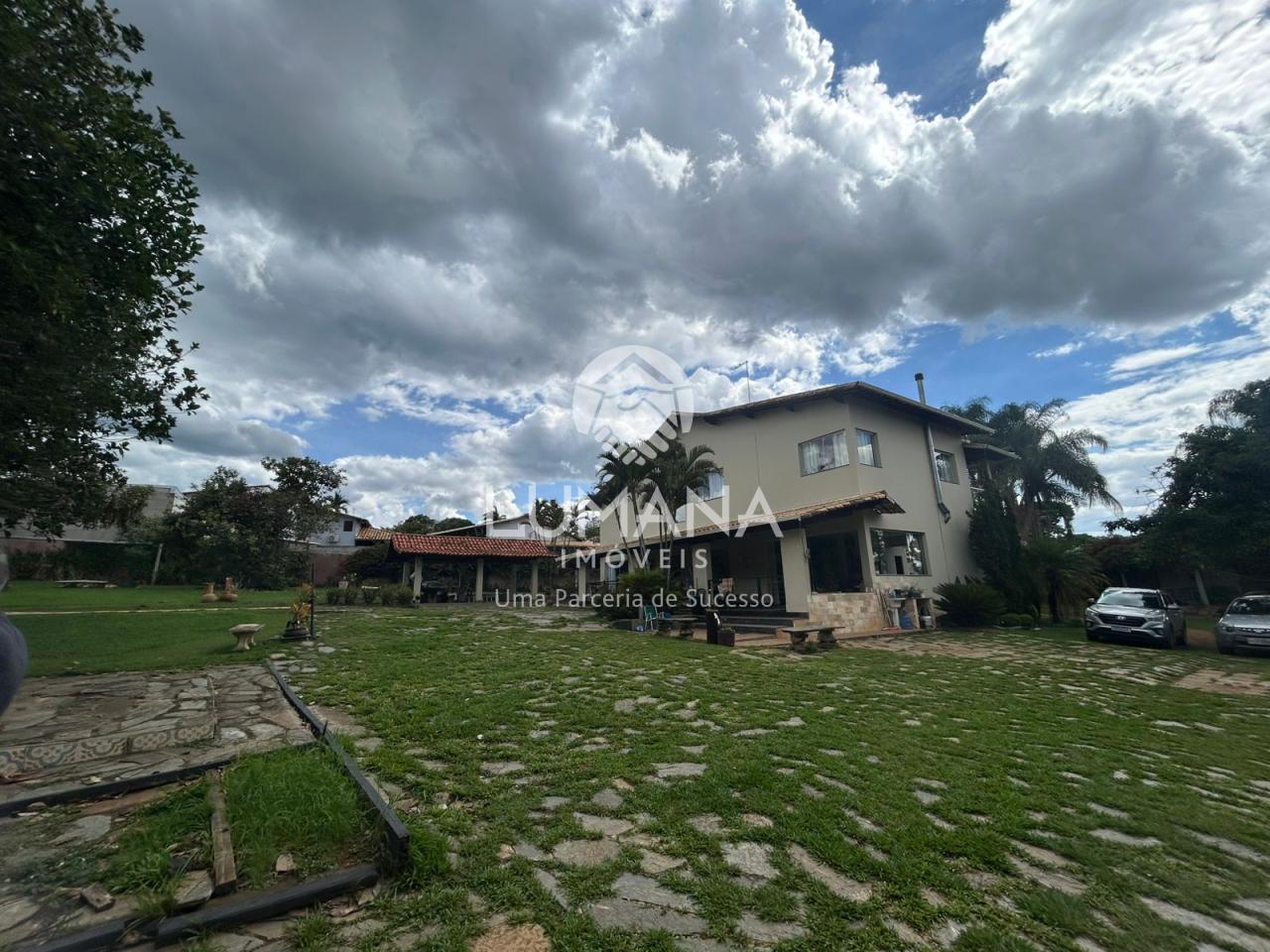 Casa Moderna em lote 3.700 m²