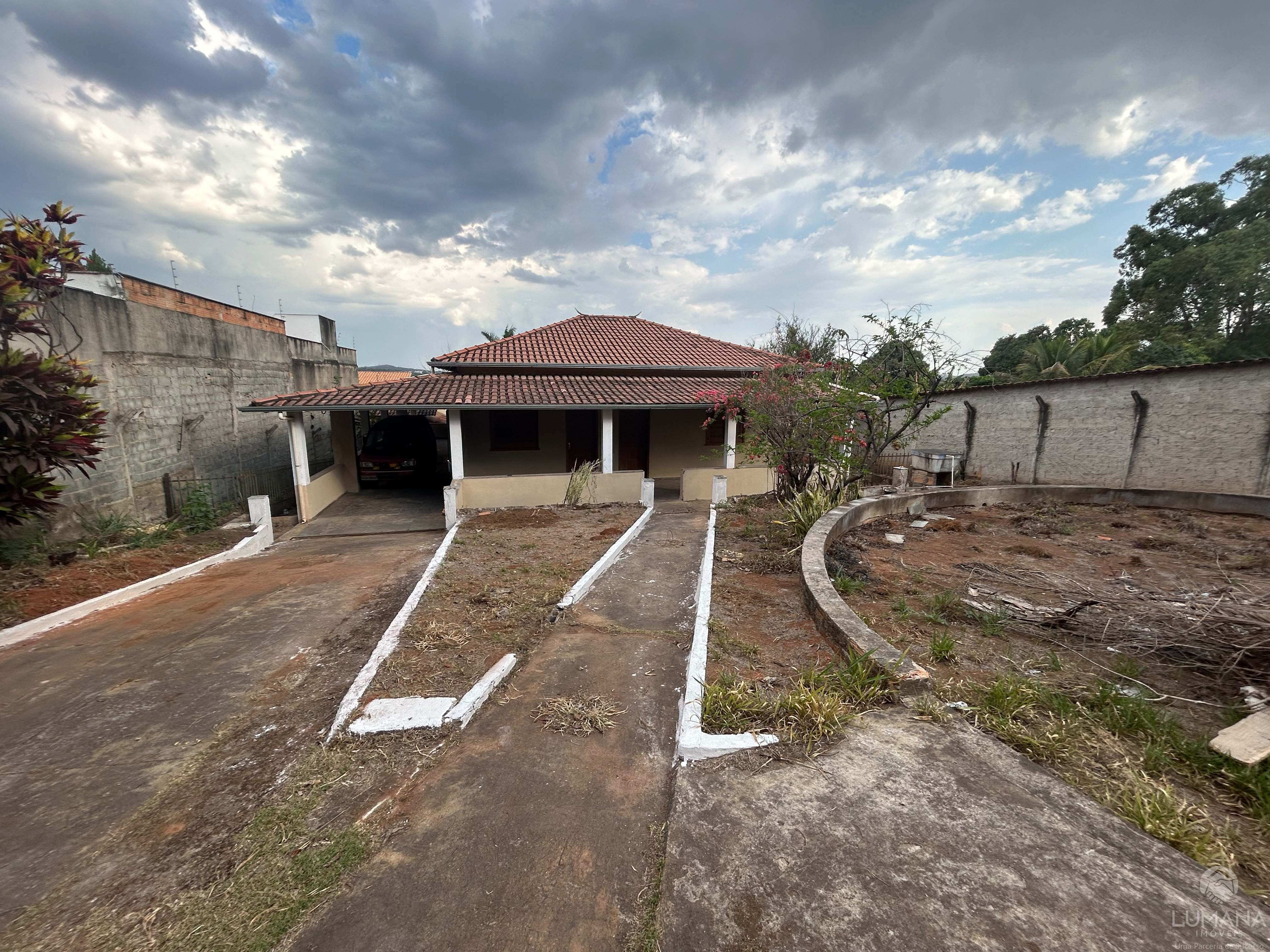 Casa em  lote 1.000 m²/Estilo Sítio