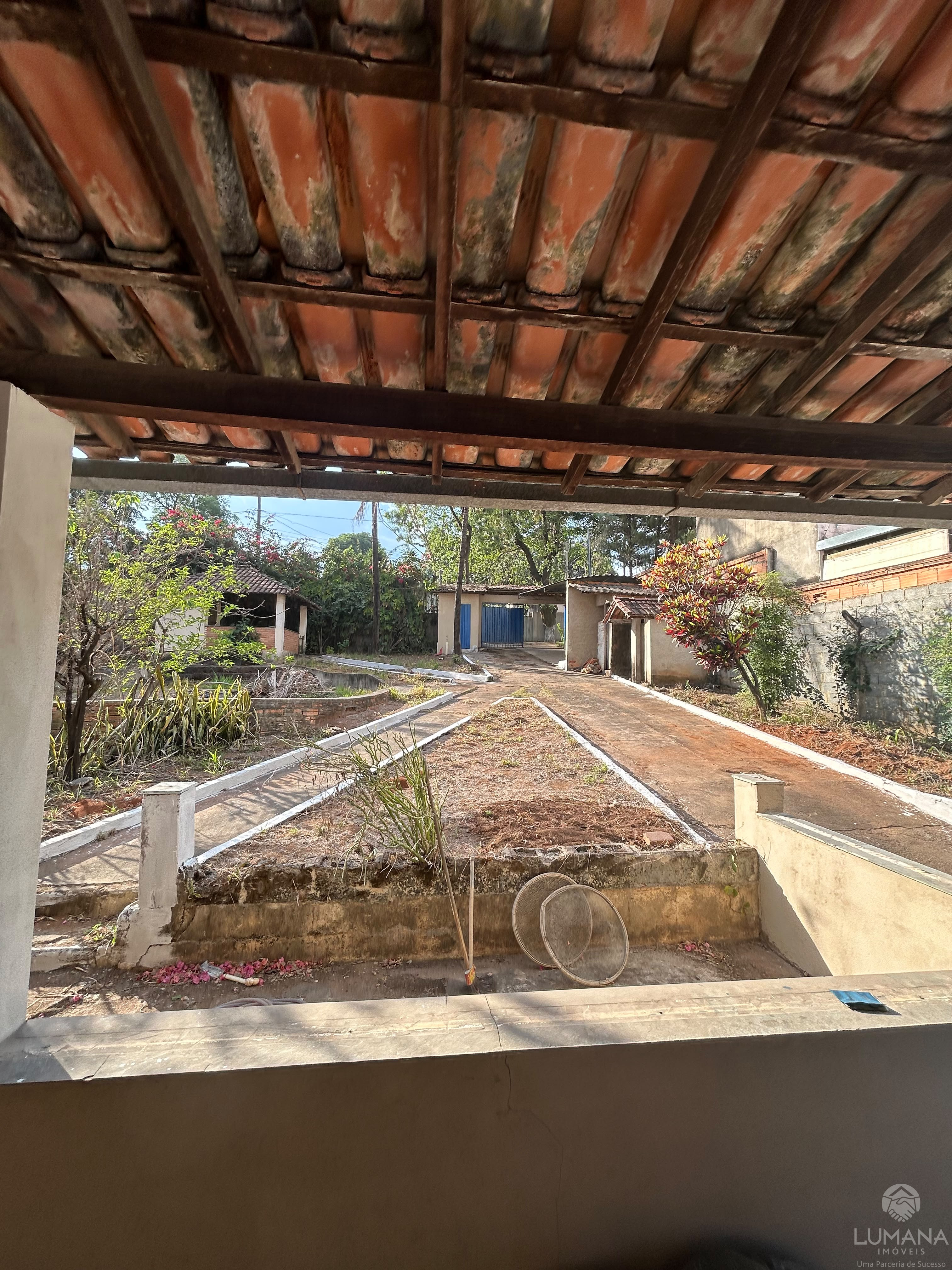 Casa em  lote 1.000 m²/Estilo Sítio