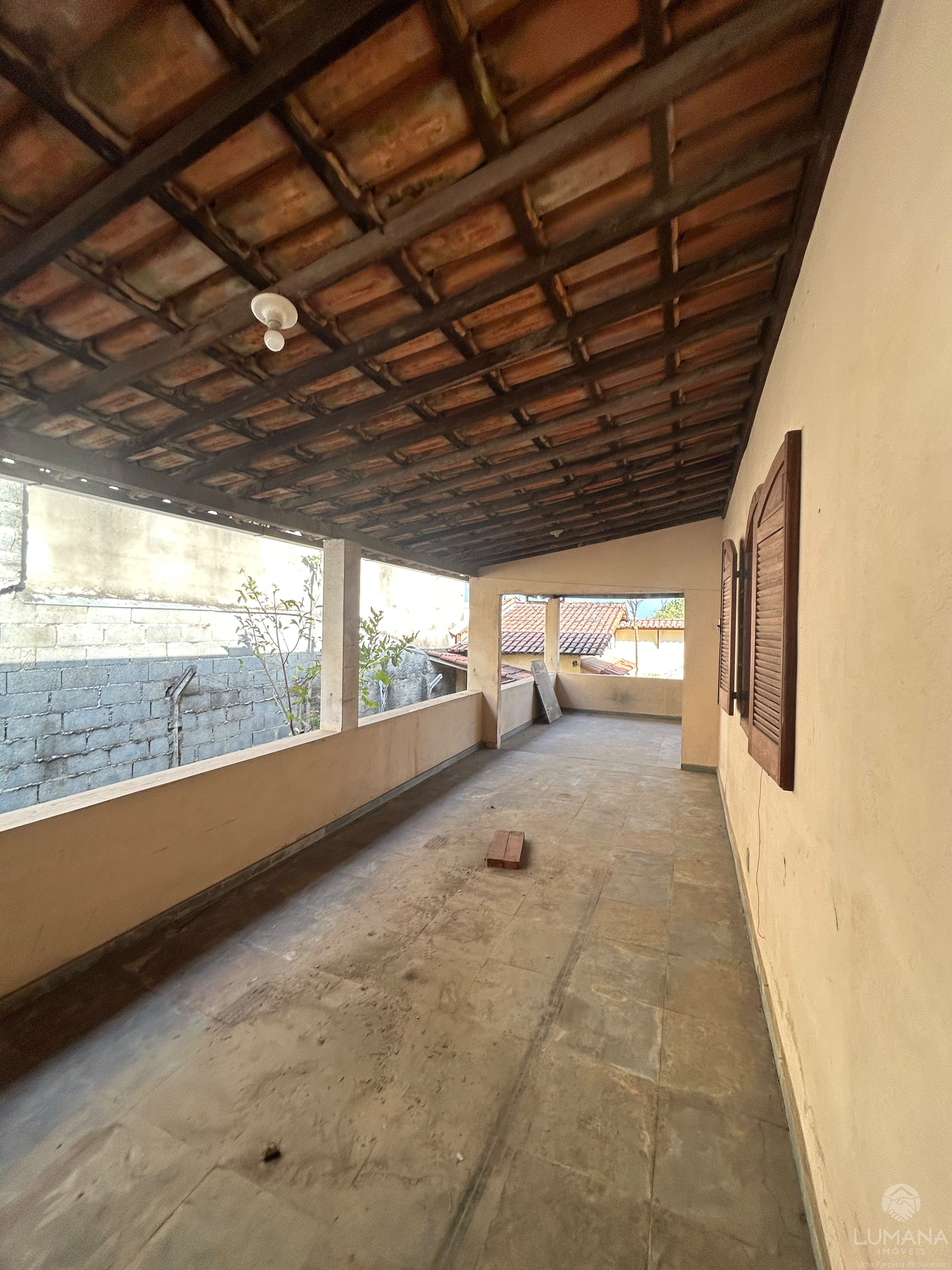 Casa em  lote 1.000 m²/Estilo Sítio