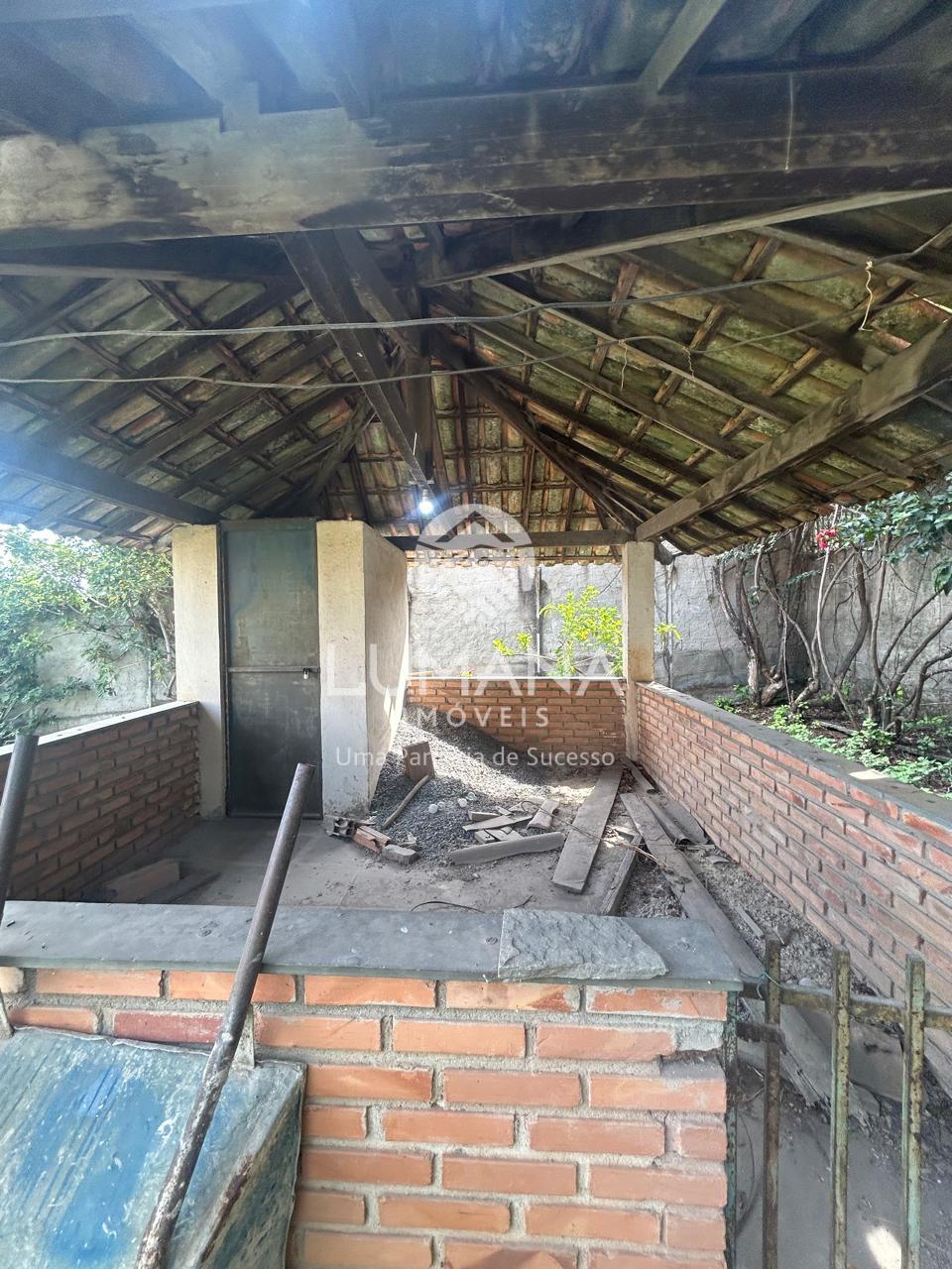 Casa em  lote 1.000 m²/Estilo Sítio