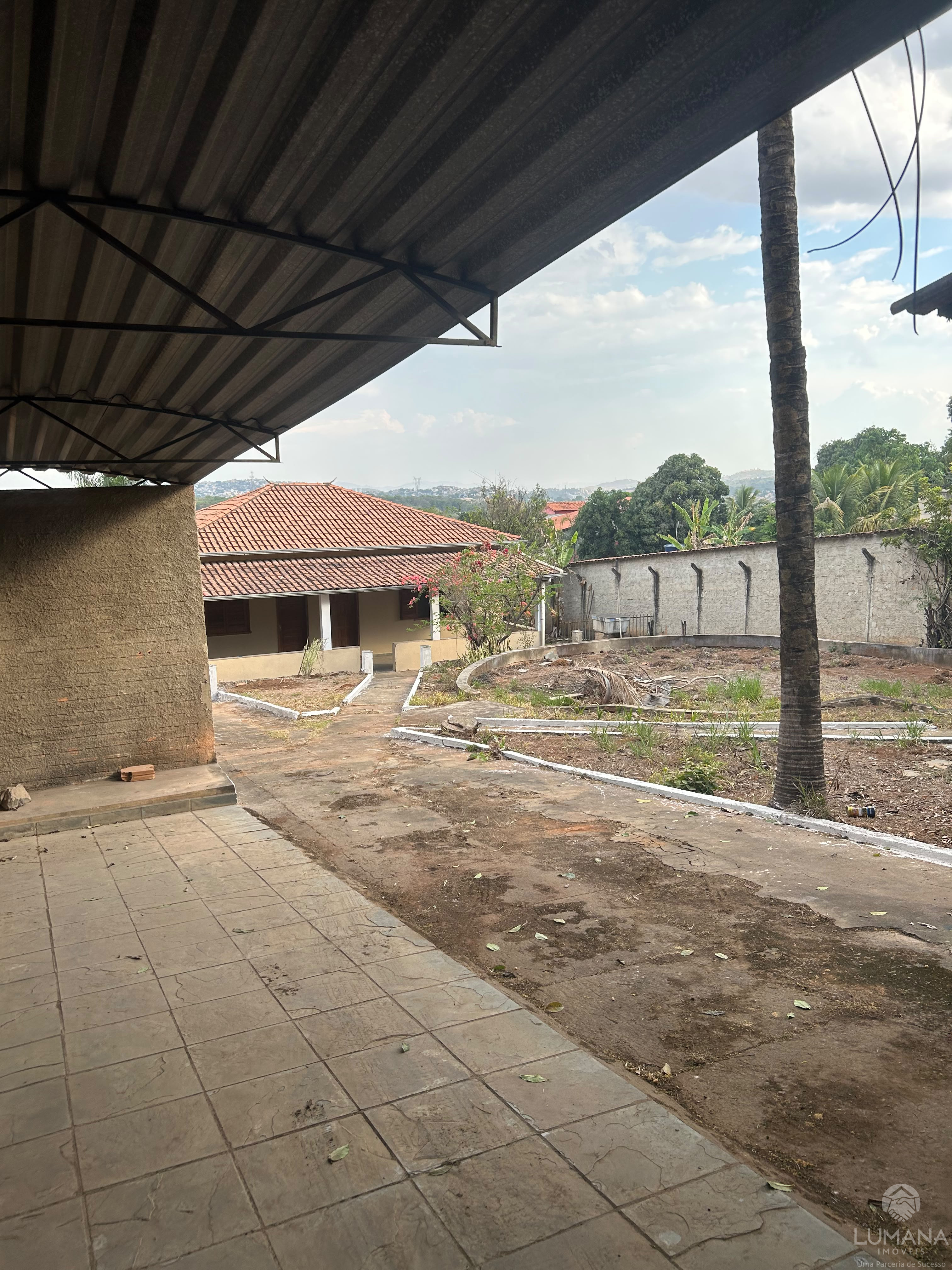 Casa em  lote 1.000 m²/Estilo Sítio