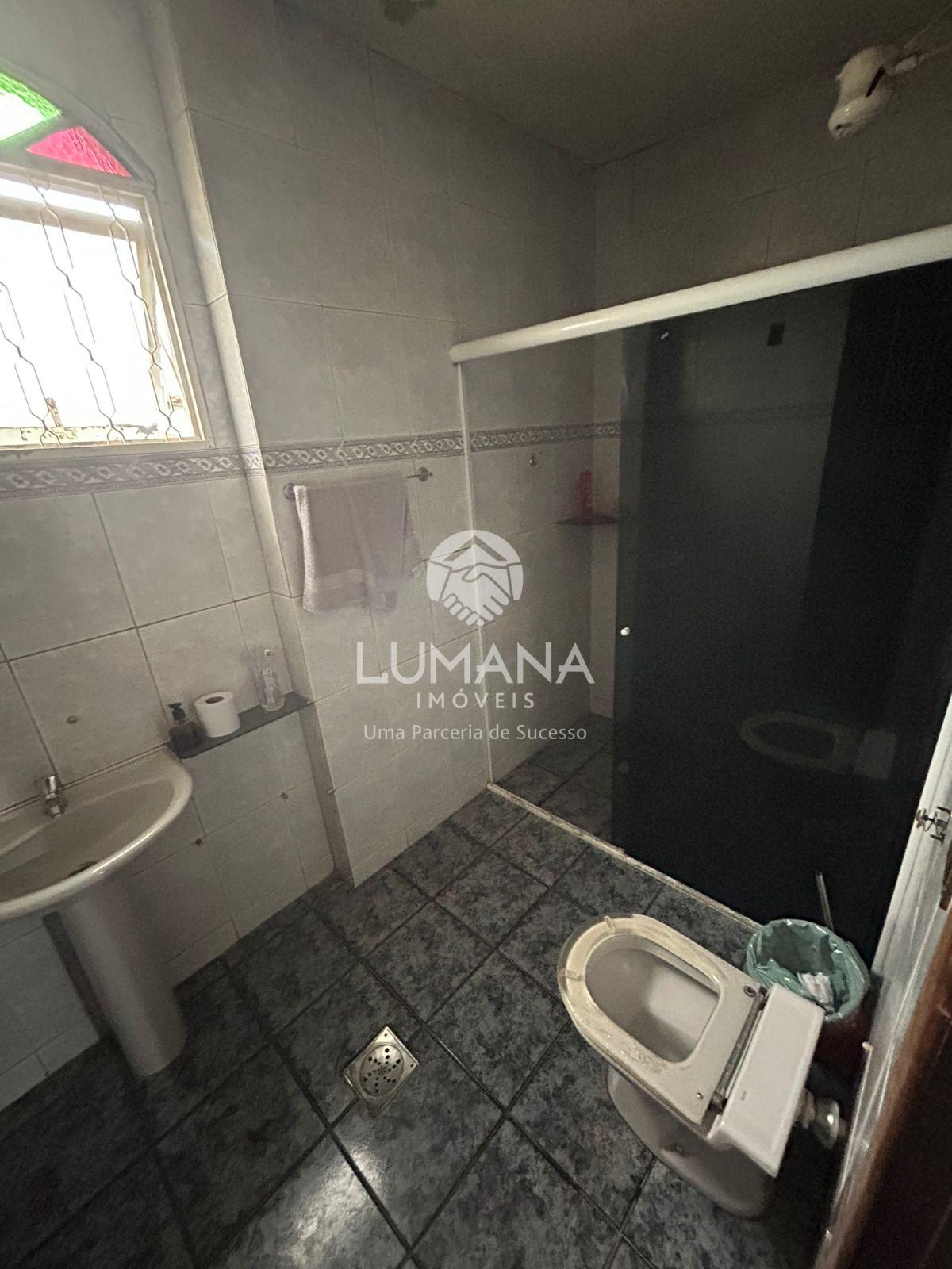 Casa c/Terreno 1.220 m² - Centro