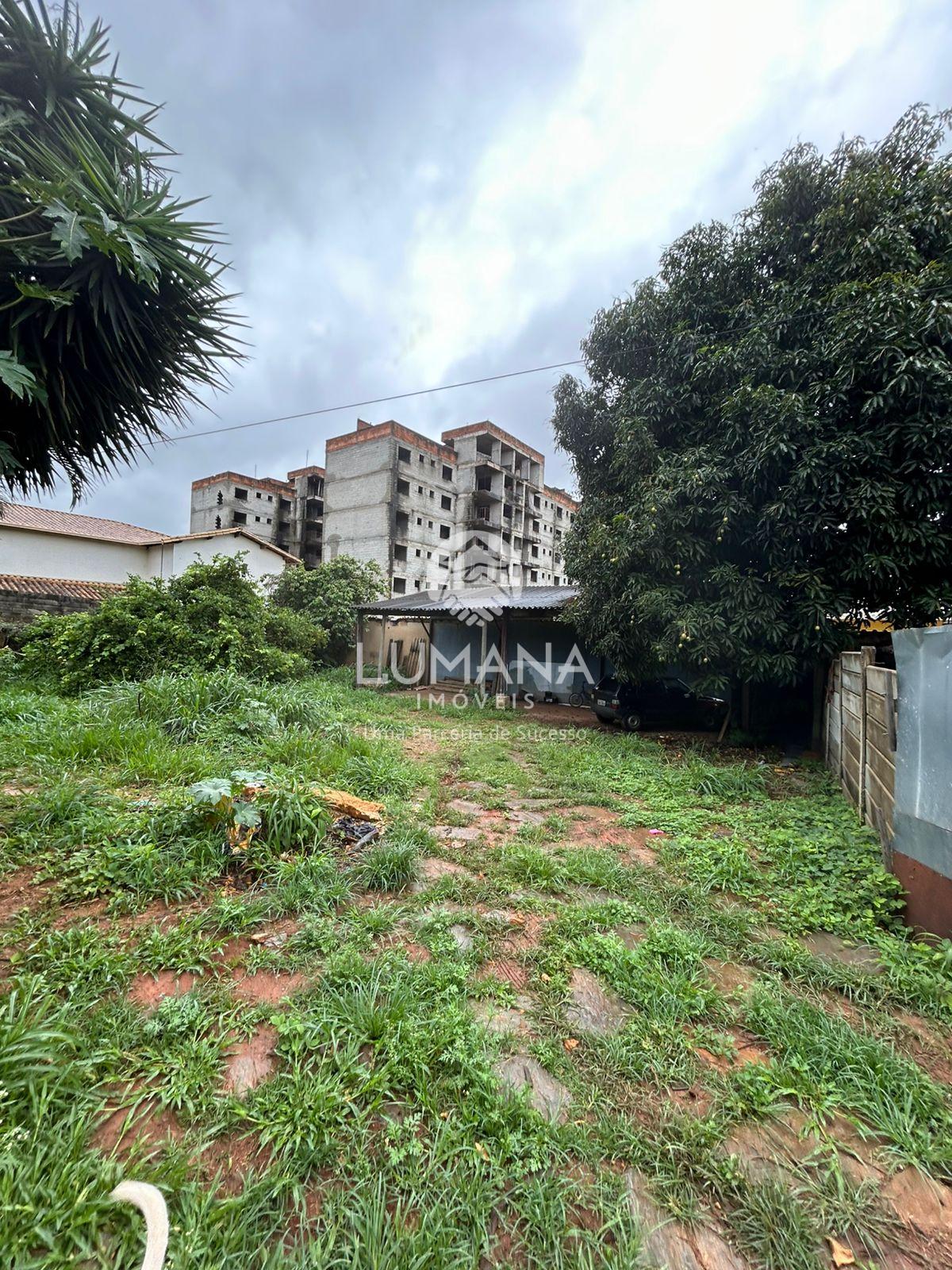 Casa c/Terreno 1.220 m² - Centro