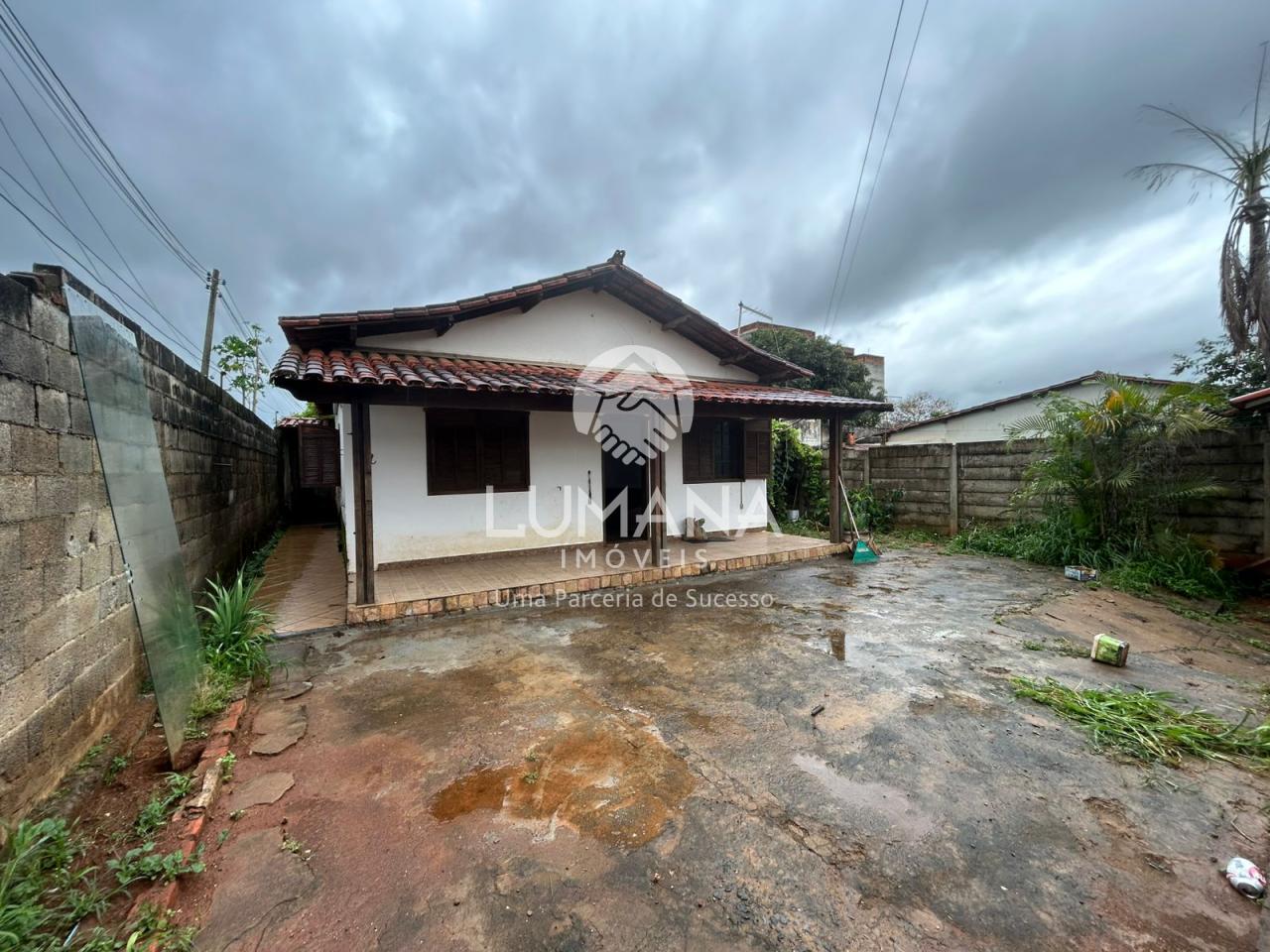 Casa c/Terreno 1.220 m² - Centro