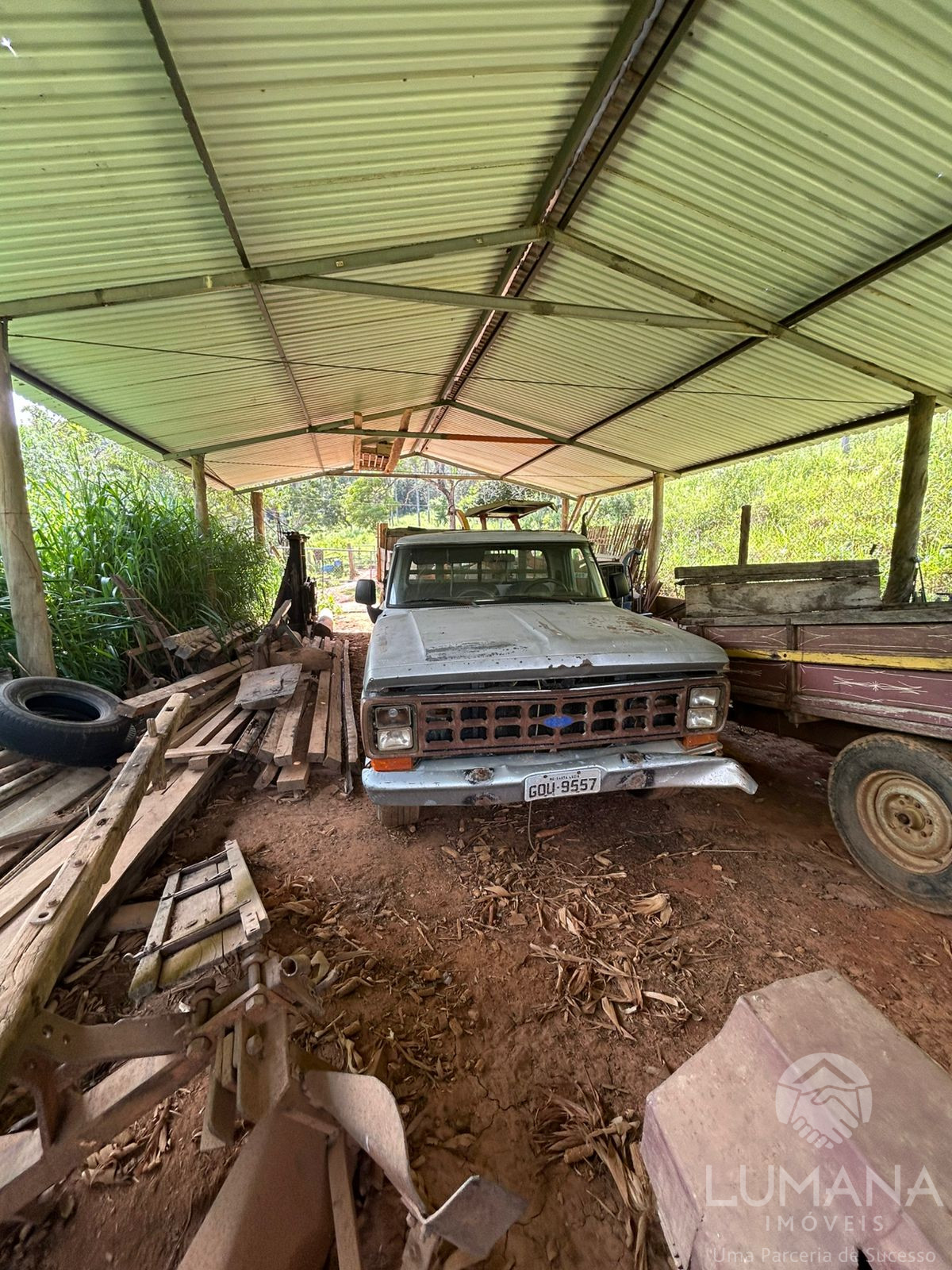 Fazenda "TEMPO ANTIGO" Porteira Fechada e com muita água