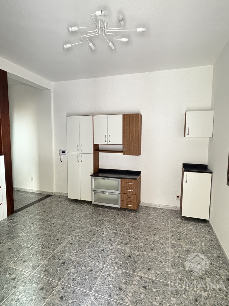 CASA COM CHURRASQUEIRA
