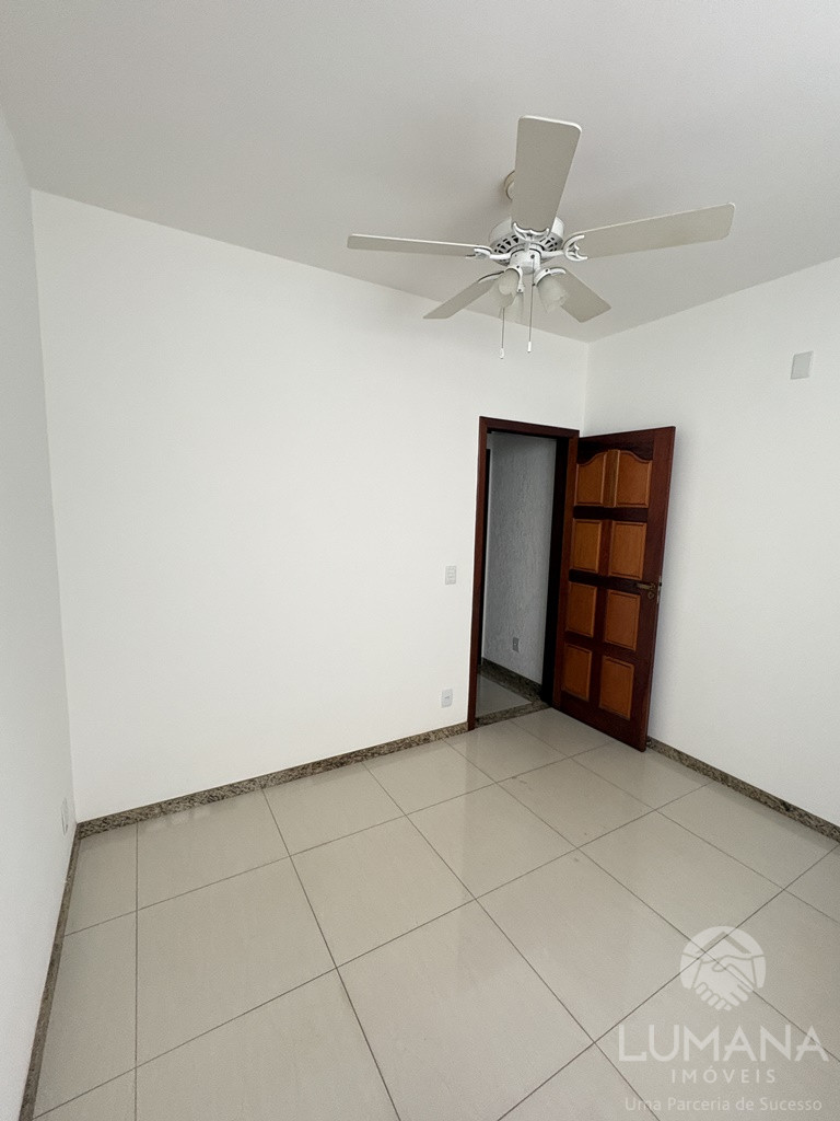 CASA COM CHURRASQUEIRA