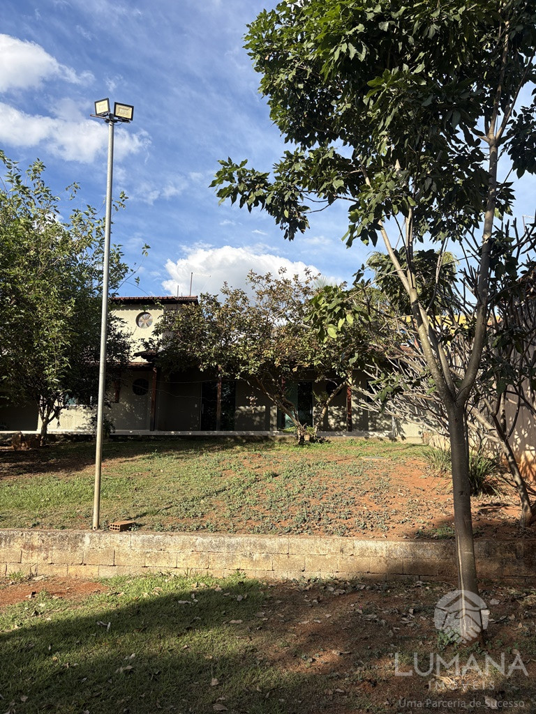 CASA COM QUINTAL