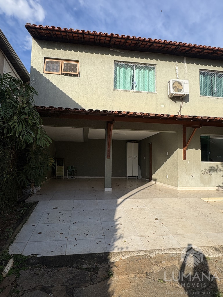 CASA COM QUINTAL