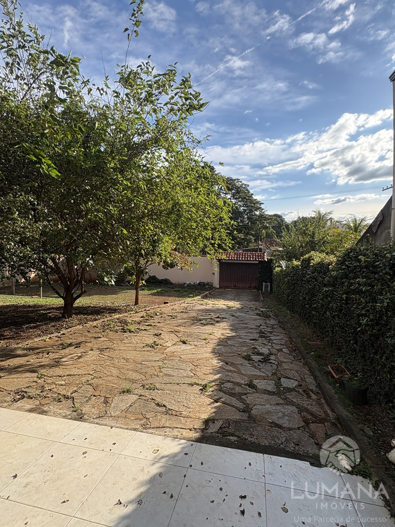 CASA COM QUINTAL