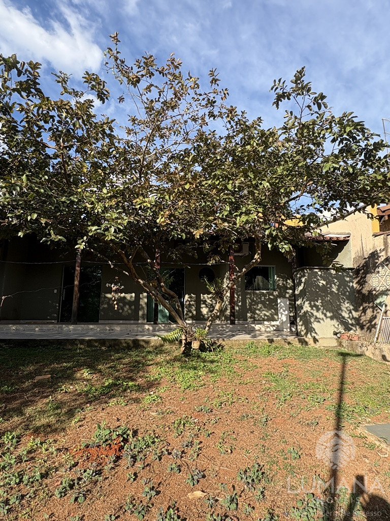 CASA COM QUINTAL