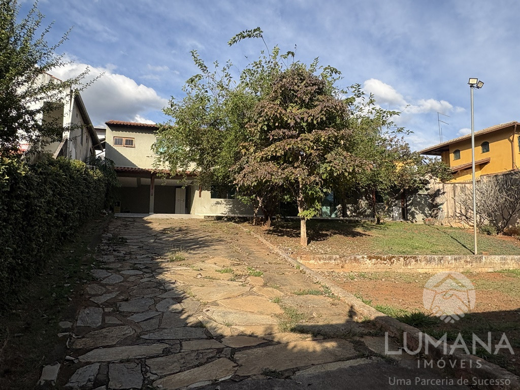 CASA COM QUINTAL