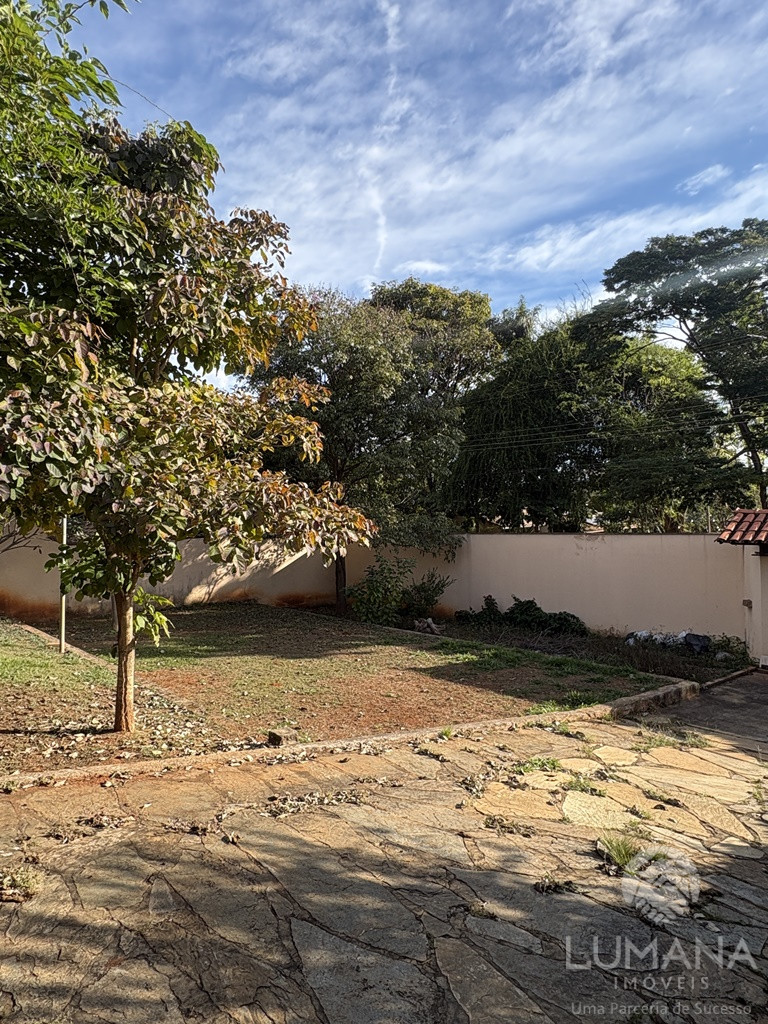 CASA COM QUINTAL