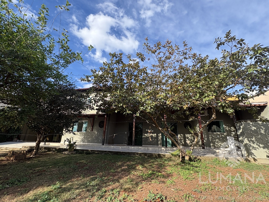 CASA COM QUINTAL