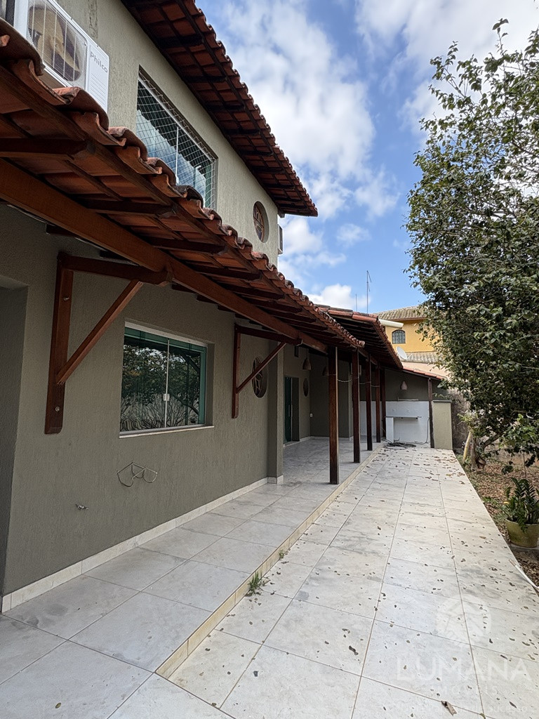 CASA COM QUINTAL
