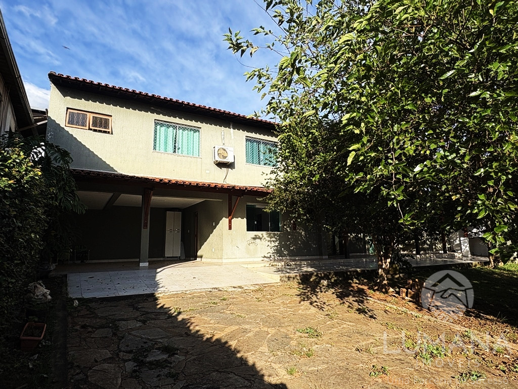 CASA COM QUINTAL