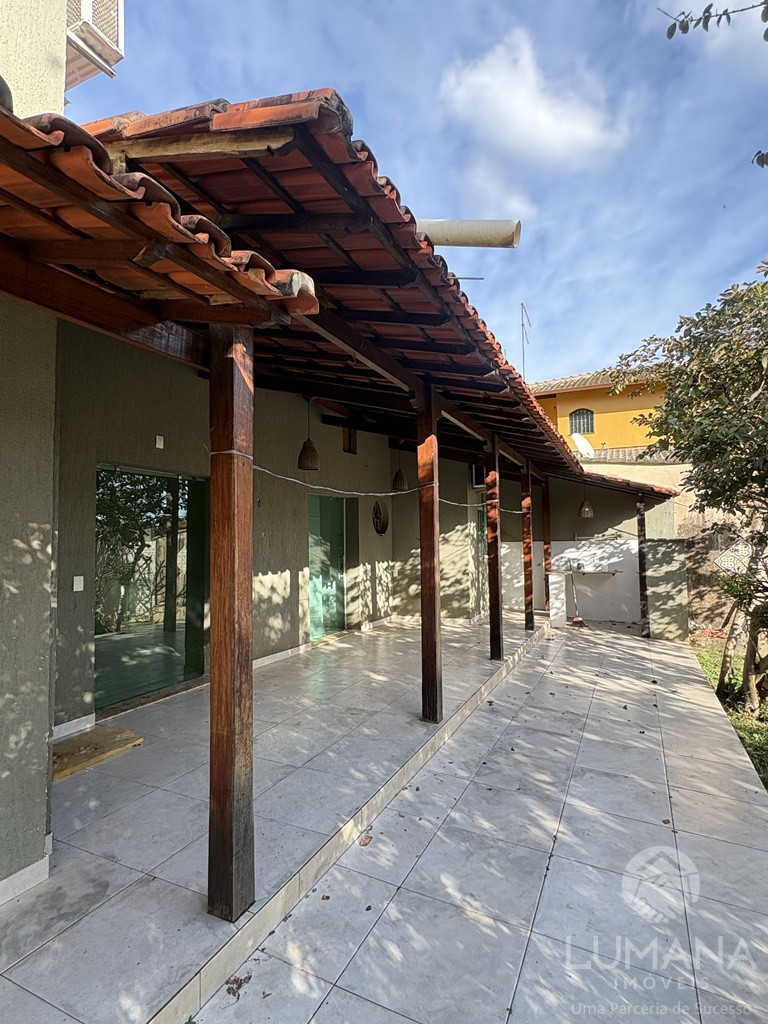 CASA COM QUINTAL
