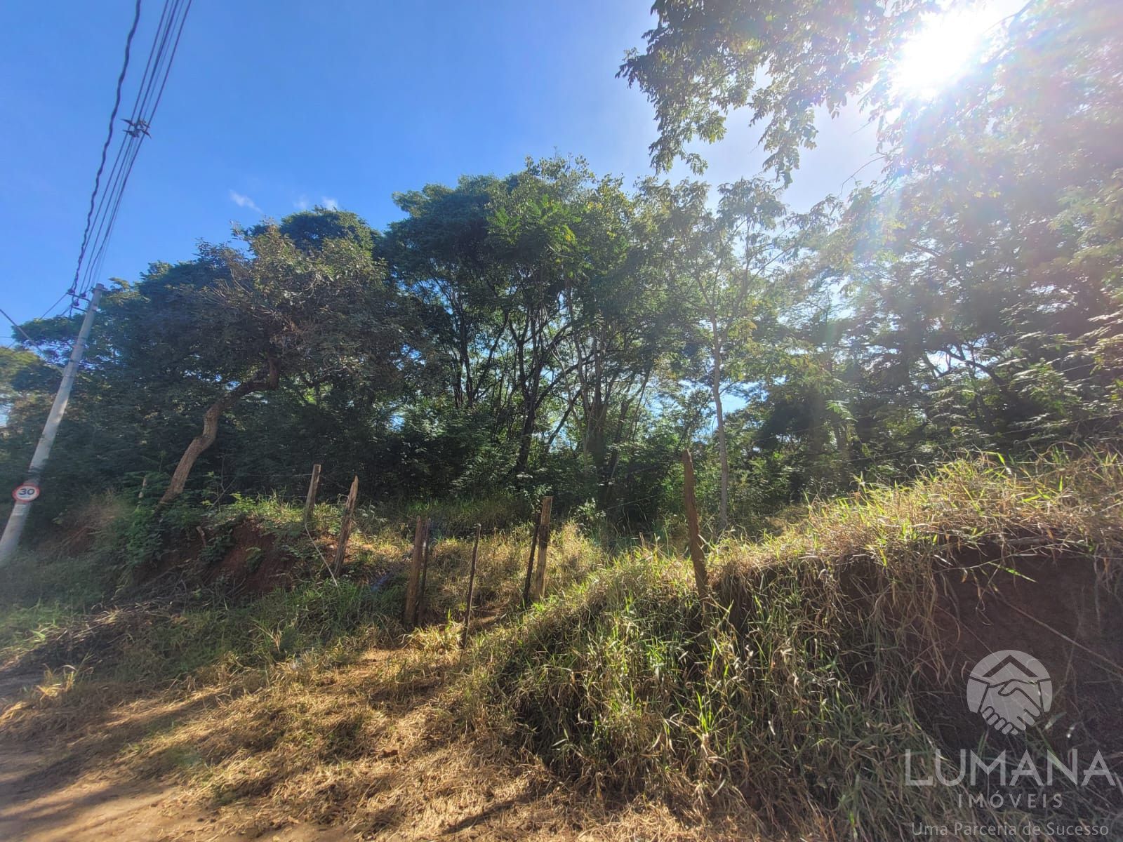 Área/ Terreno