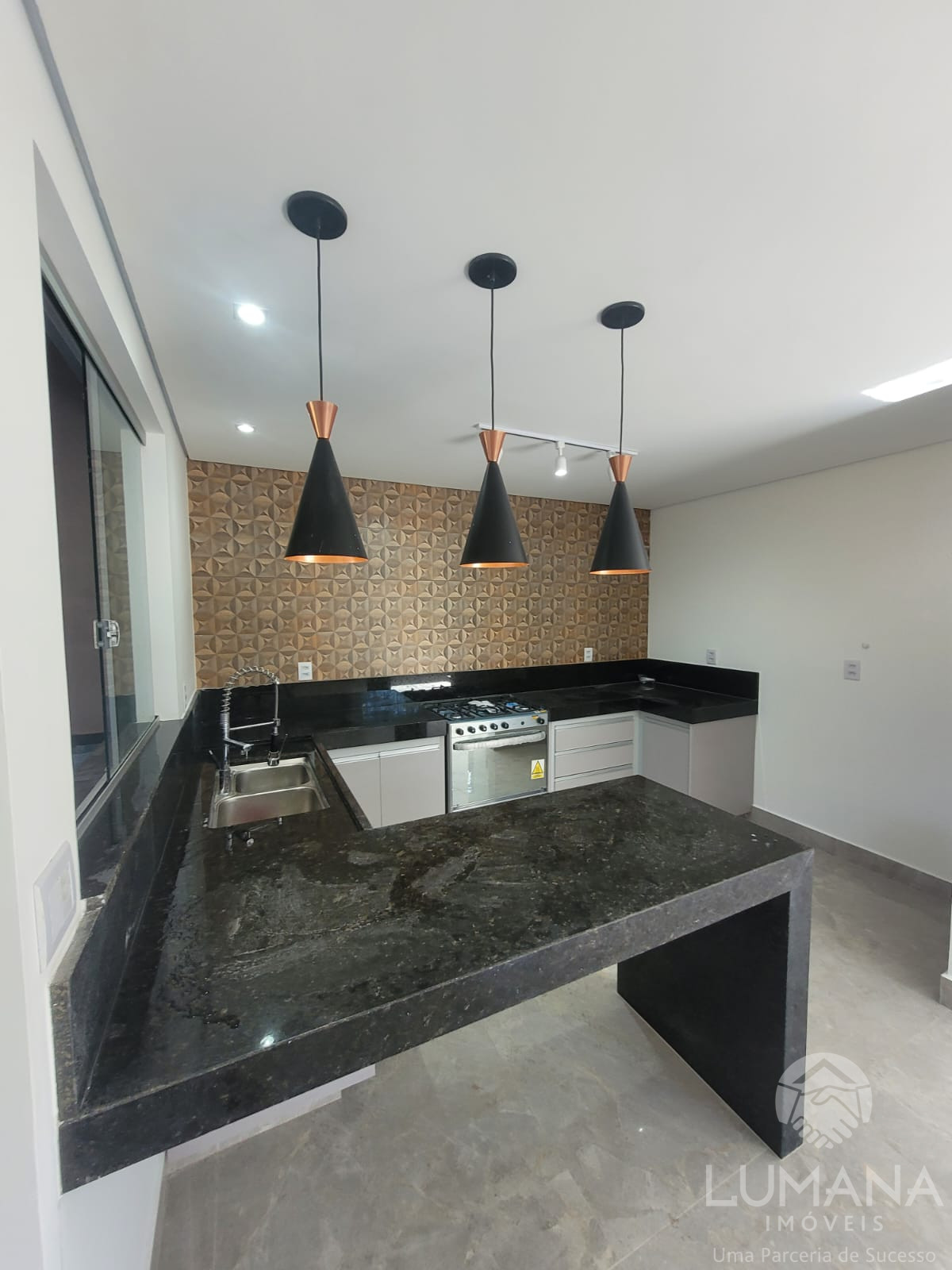 Casa em condomínio em área central