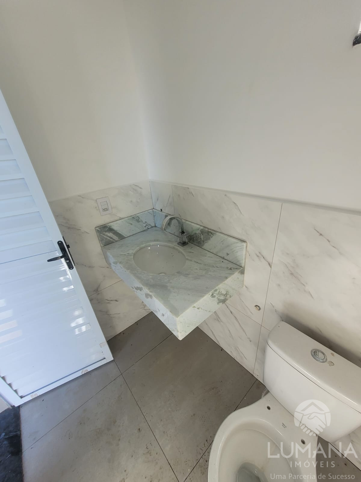 Casa em condomínio em área central