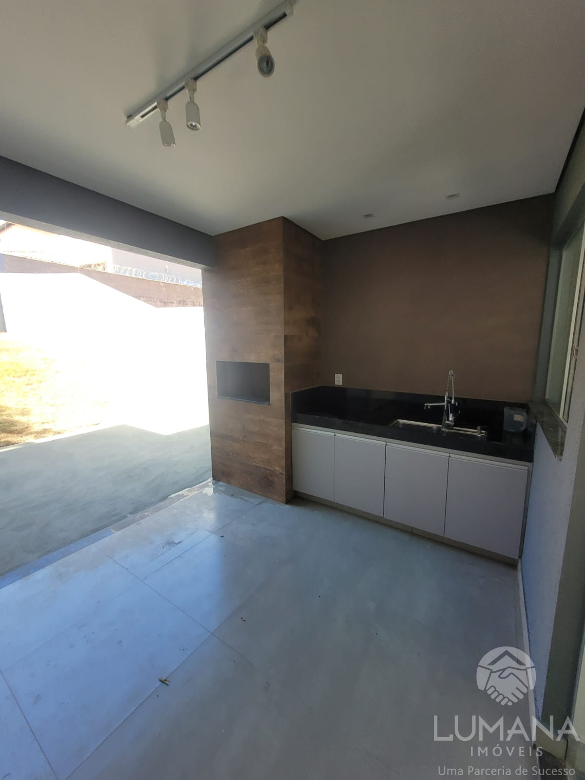 Casa em condomínio em área central