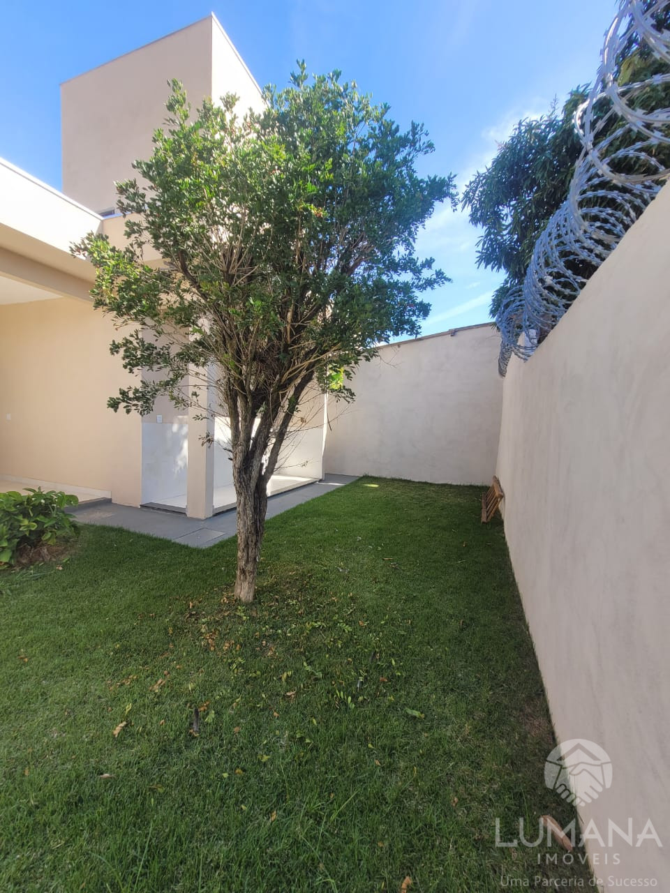 Casa independente lote 240 m²